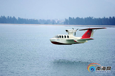 三亜市崖州湾海域で公開された地面効果翼機「翔州1号」
